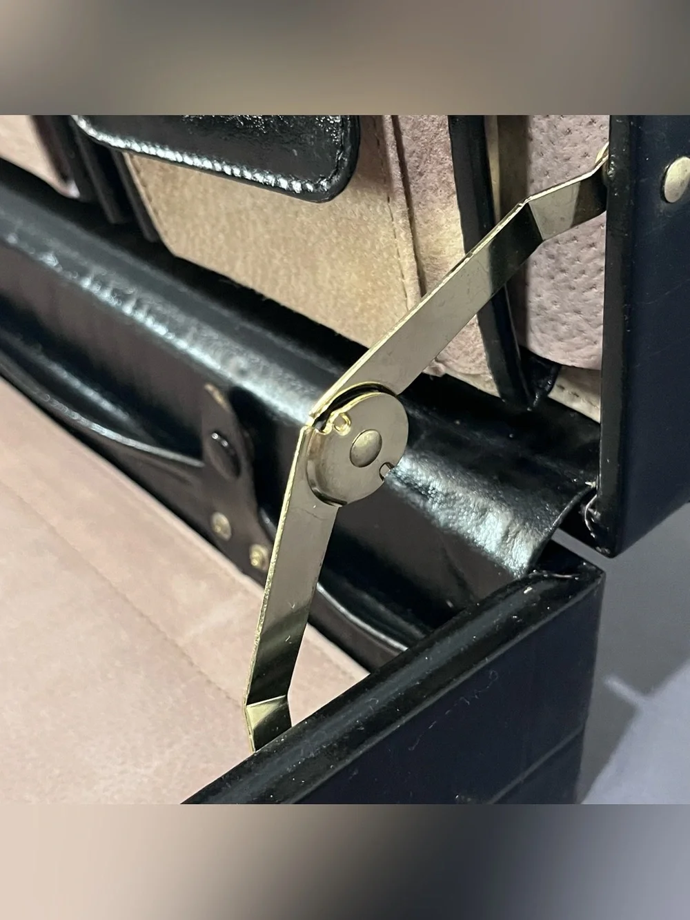 Monarch leather expandable